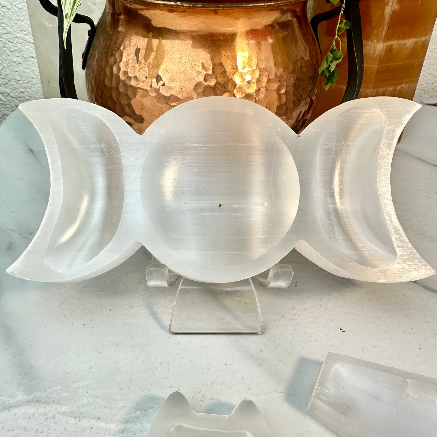 Satin Spar Bowls — Coffin, Cat, Heart, and Triple Moon
Energy Cleansing | Aura Purification | Lunar Harmony