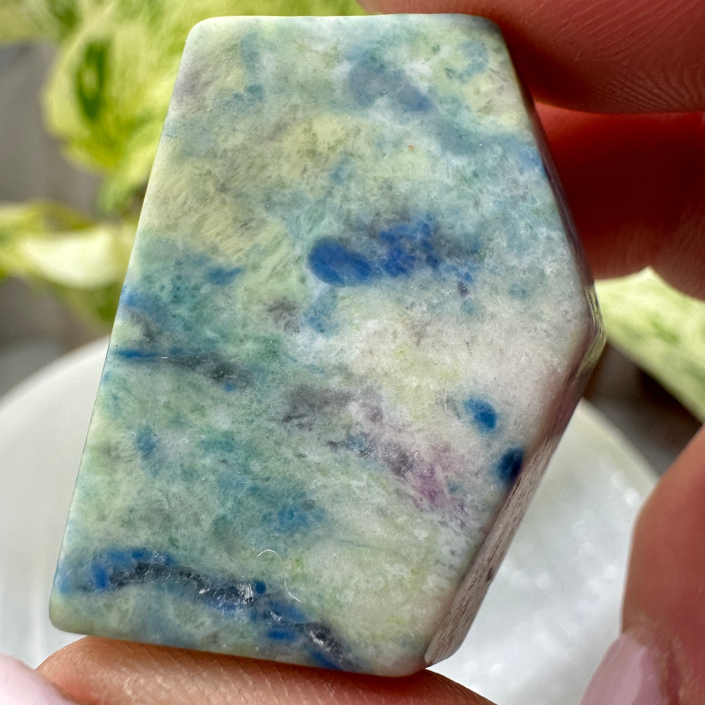 Hackmanite Gushers (Freeforms) — UV Reactive
Mystery | Intuition | Light Within Shadow