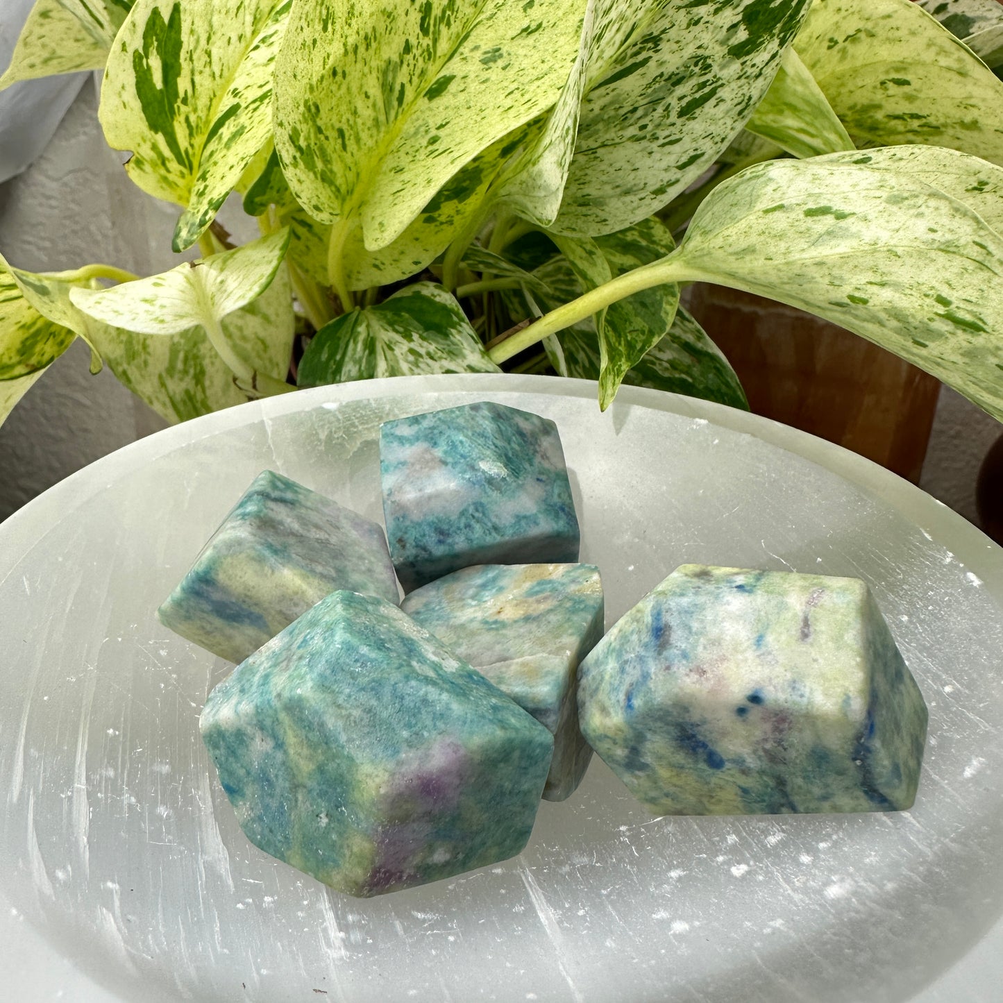 Hackmanite Gushers (Freeforms) — UV Reactive
Mystery | Intuition | Light Within Shadow