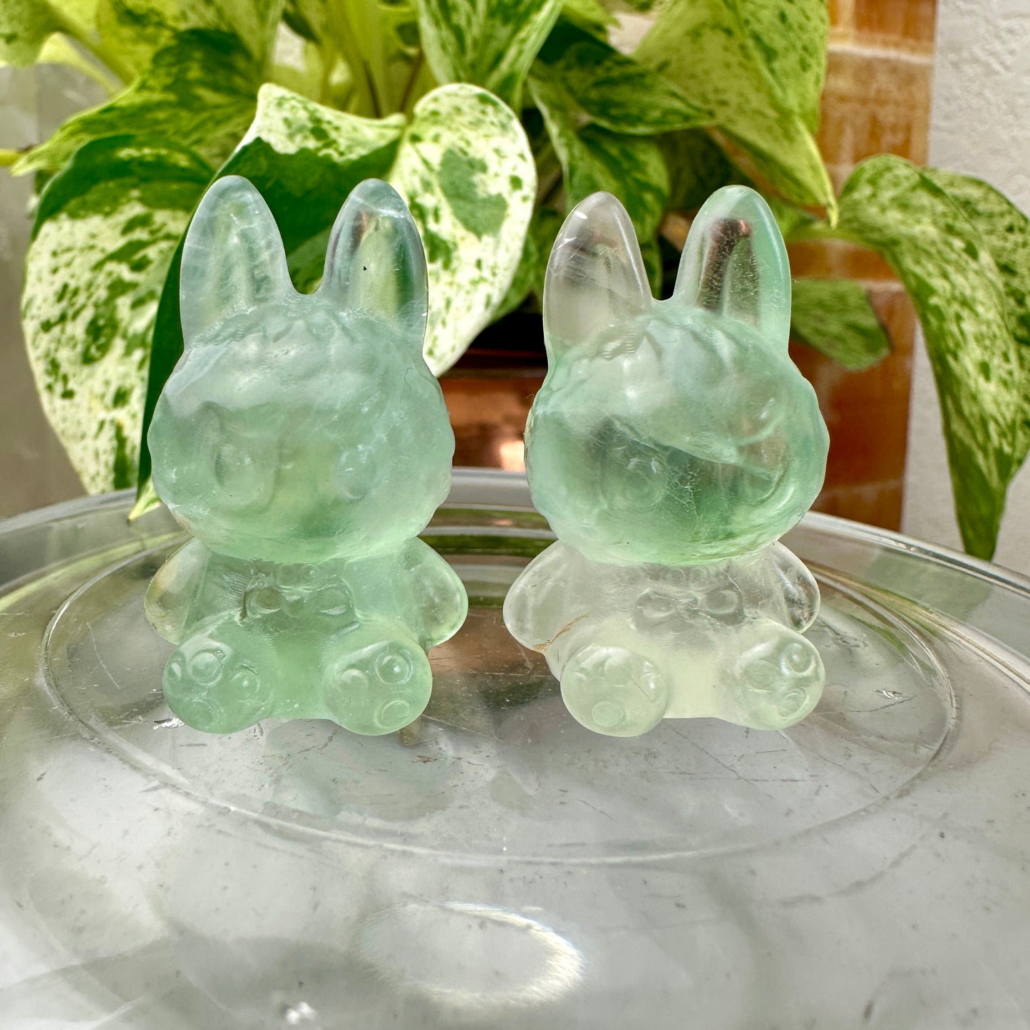 Fluorite Little Monsters 👻– Pocket Guardians in Magical Colors
✨ Small: 1.3 inch • Large: 2.8 inch