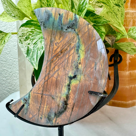 Sunset Flash Labradorite Crescent Moon on Custom Stand
🌙 Mystical Protection • Solar Energy • Cosmic Insight