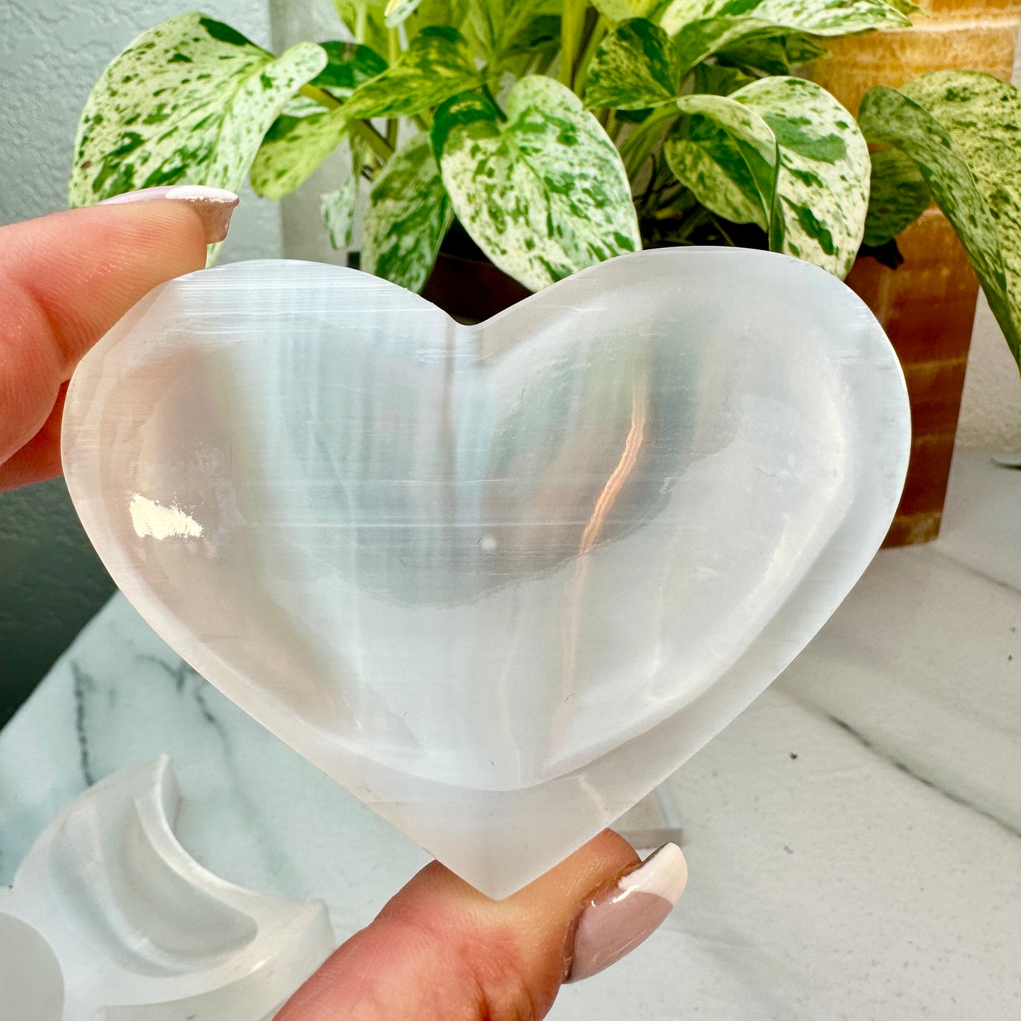 Satin Spar Bowls — Coffin, Cat, Heart, and Triple Moon
Energy Cleansing | Aura Purification | Lunar Harmony