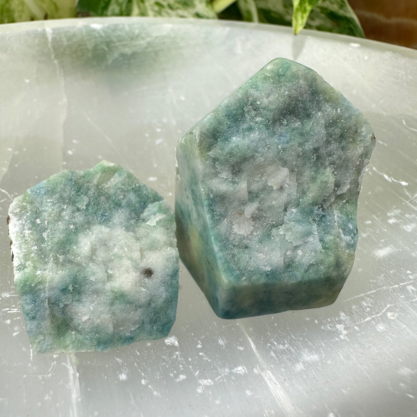 Hackmanite Gushers (Freeforms) — UV Reactive
Mystery | Intuition | Light Within Shadow