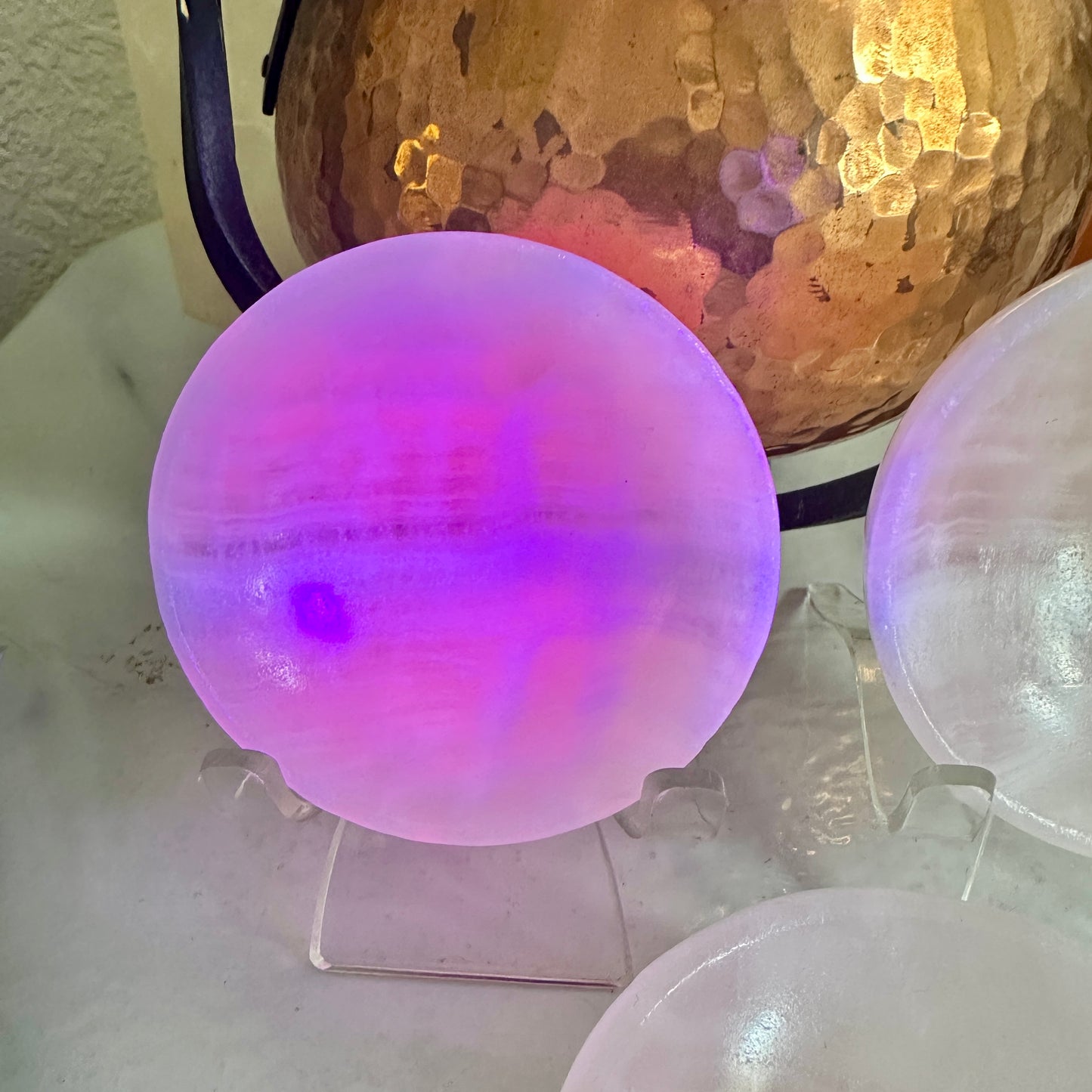 Mangano Calcite Bowls — 69mm | Precision Carved
Gentle Healing | Self-Love | Heart Activation