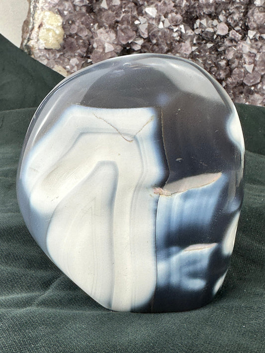 Stunning Strong Banded Orca Agate Freeform 1lb 6.7oz (C) agate banding, orca, Forgiveness Stone, Heart - Katie's Mystic Crystals