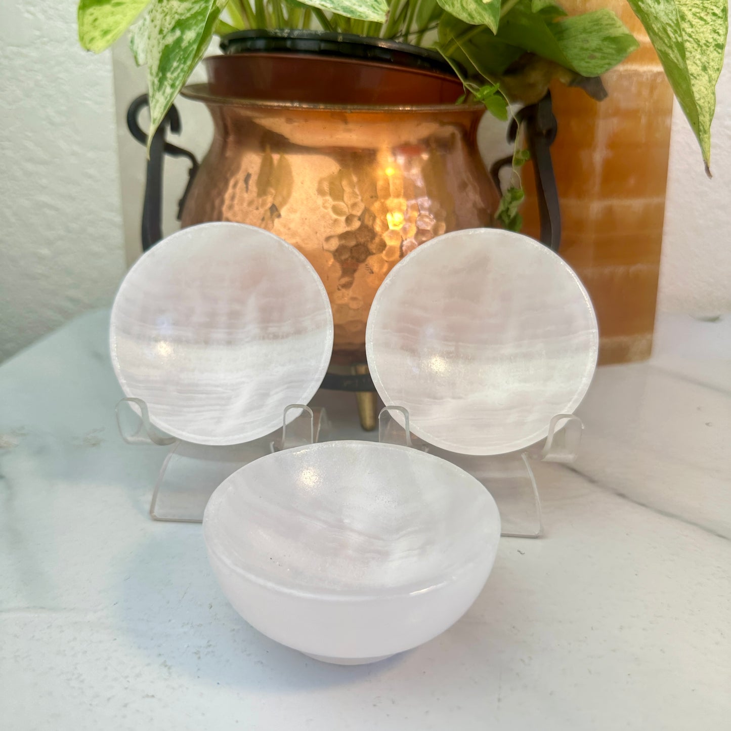 Mangano Calcite Bowls — 69mm | Precision Carved
Gentle Healing | Self-Love | Heart Activation