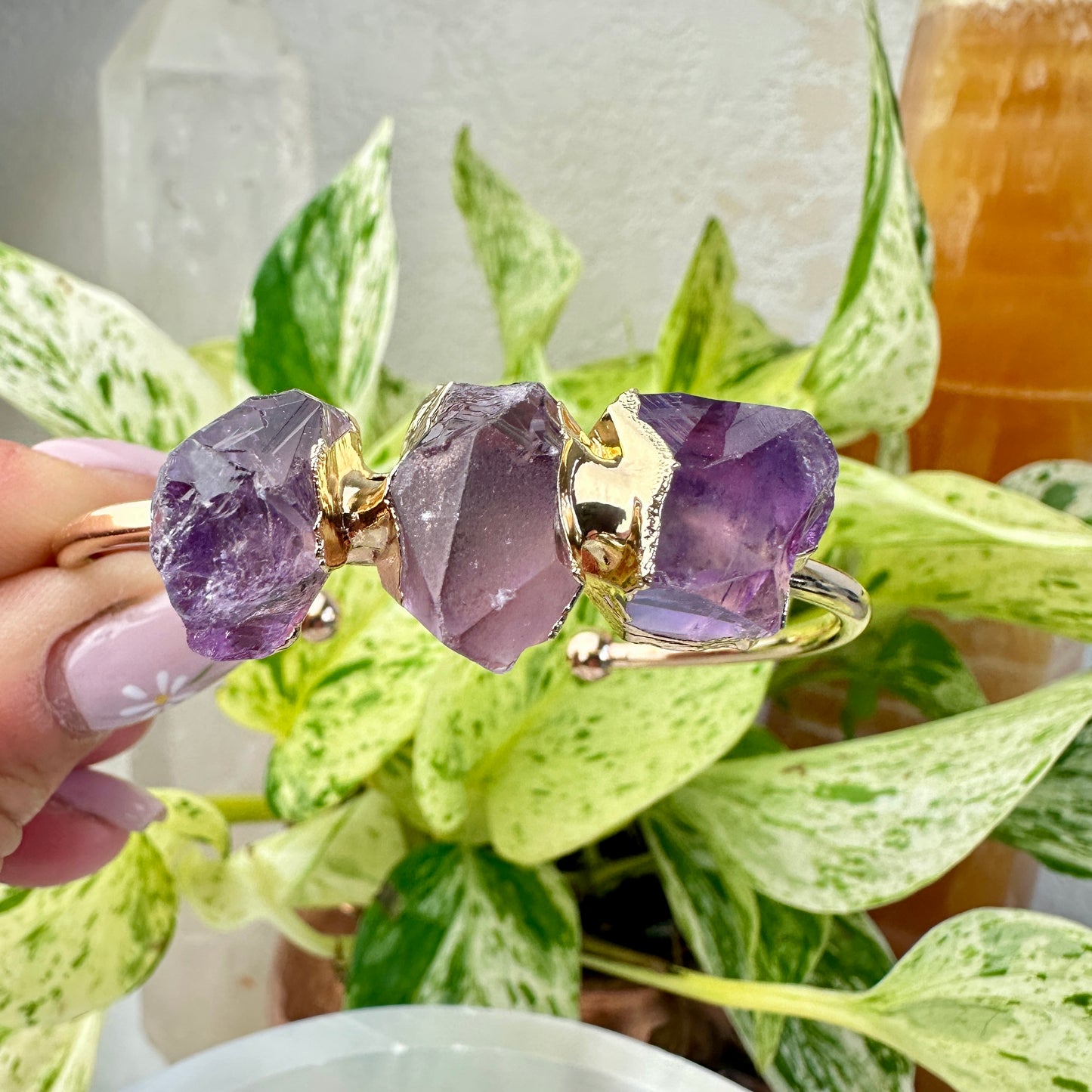 Raw Amethyst Bangle – Adjustable Copper Setting
Intuition | Protection | Spiritual Calm