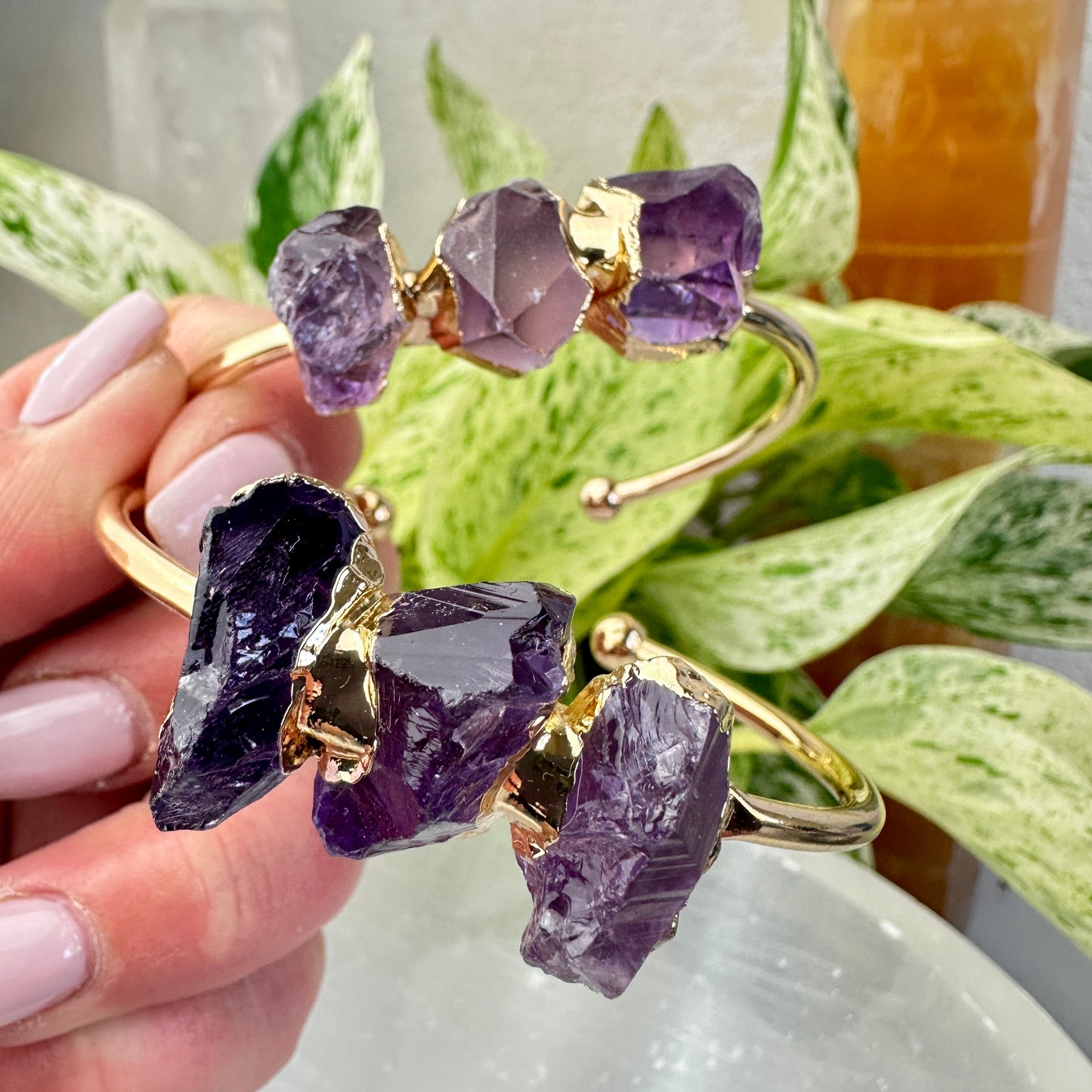 Raw Amethyst Bangle – Adjustable Copper Setting
Intuition | Protection | Spiritual Calm
