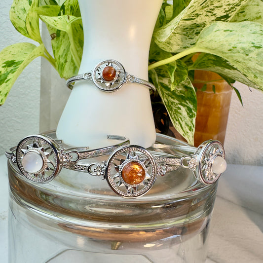 Sunstone or Moonstone Spinning Fidget Bangle
☀️ Sun Symbol | Empowerment | Emotional Balance | Calming Energy
