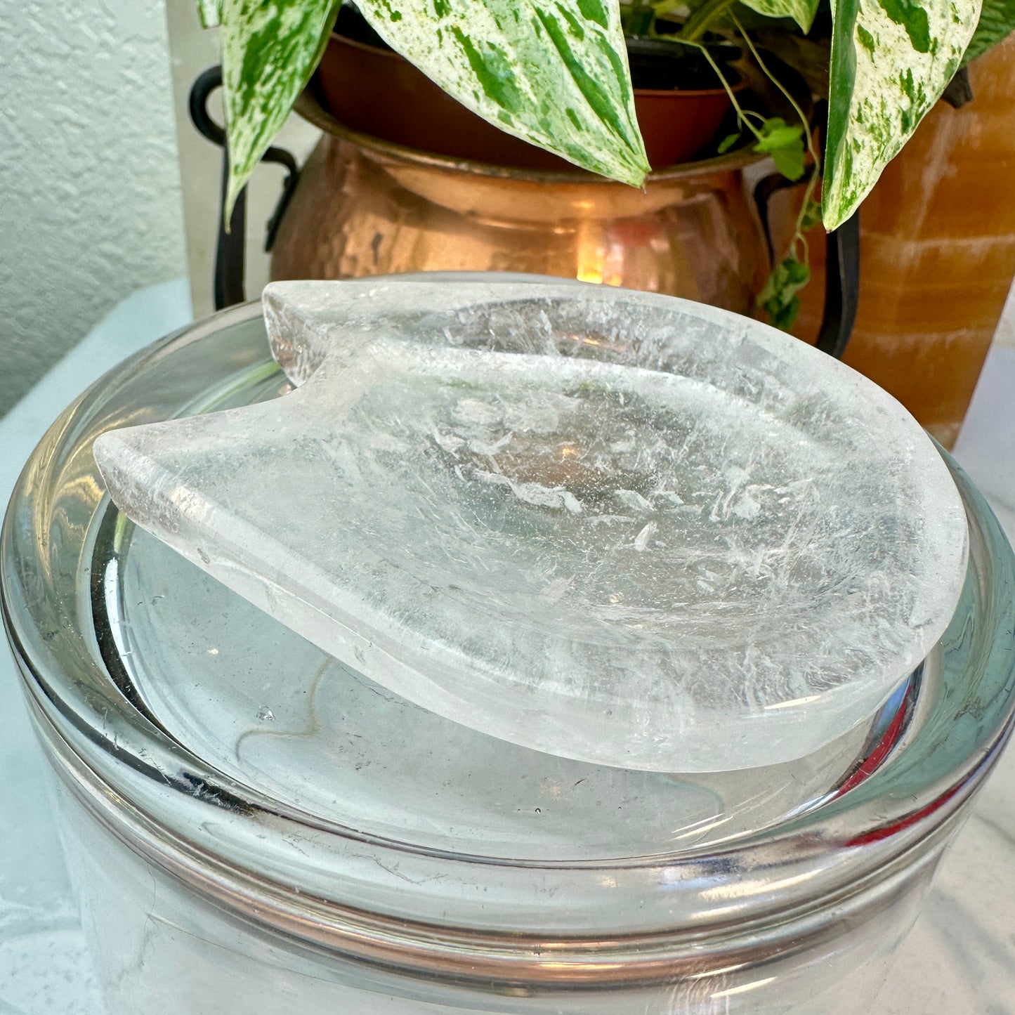 Clear Quartz Cat Head Dish — Approx. 3.4 inches | Exact Dish Shown
Clarity | Amplification | Feline Guardianship