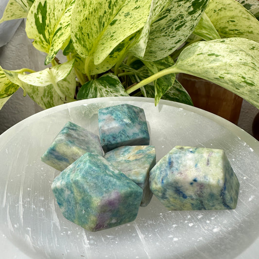 Hackmanite Gushers (Freeforms) — UV Reactive
Mystery | Intuition | Light Within Shadow