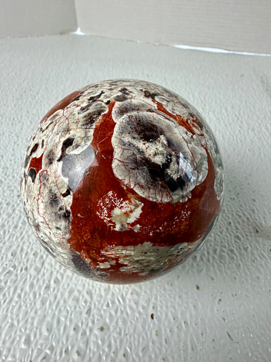 Banded Money Agate Sphere (582g) – Concentric Bullseye Pattern & Fiery Red Agate Banding