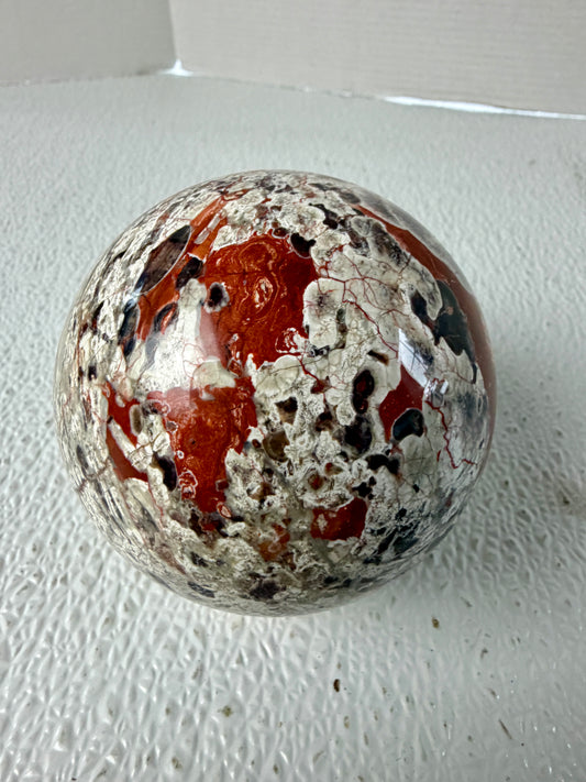 Banded Money Agate Sphere (582g) – Concentric Bullseye Pattern & Fiery Red Agate Banding