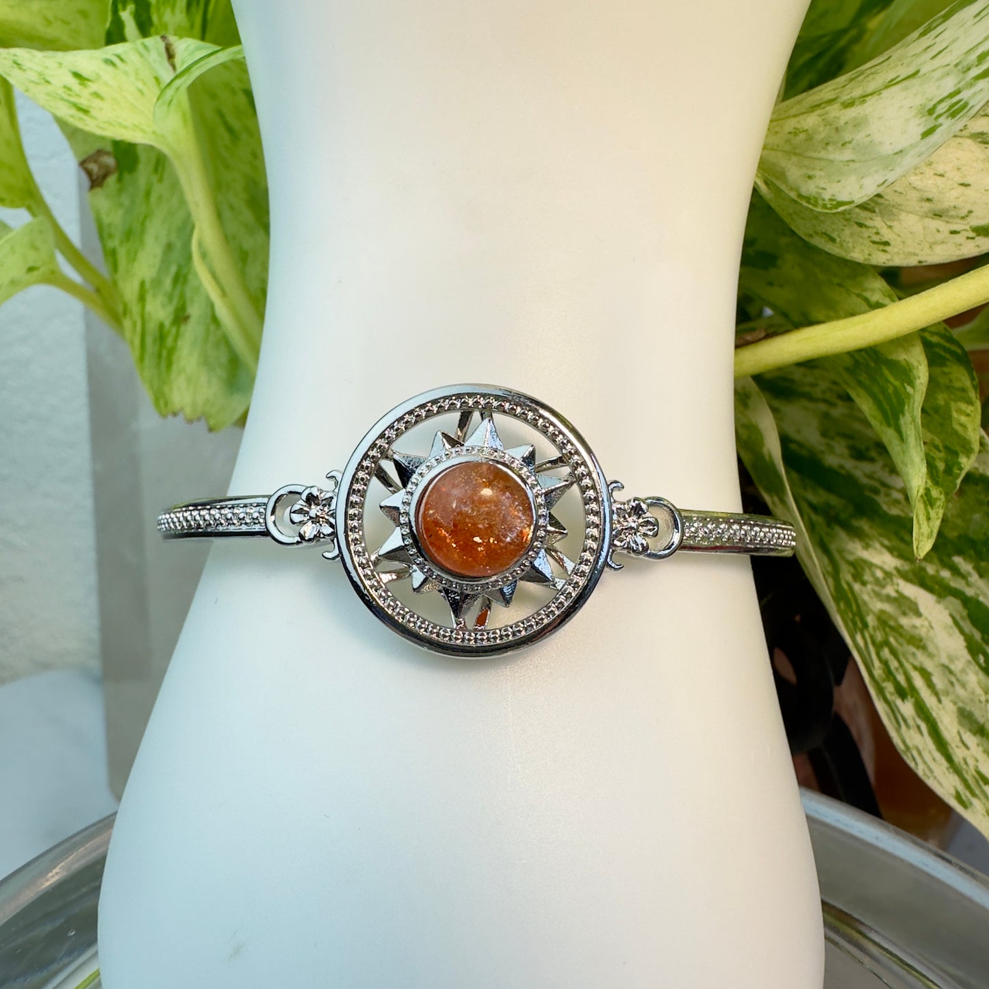 Sunstone or Moonstone Spinning Fidget Bangle
☀️ Sun Symbol | Empowerment | Emotional Balance | Calming Energy
