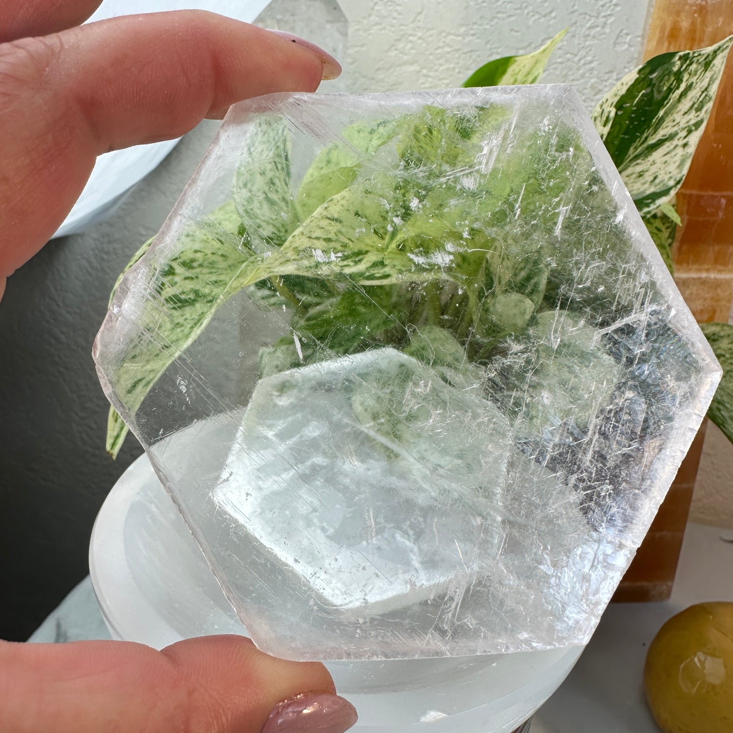 Hexagon Selenite Charging Plate — 3.5 Inches
Cleansing | Amplifying | Spiritual Clarity