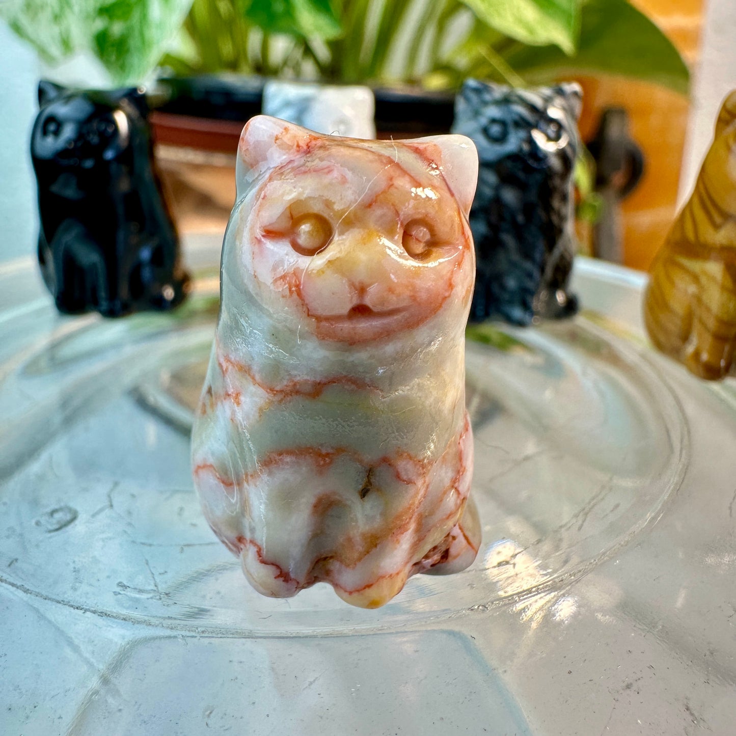 ✨ Mini Crystal Fluffy Cats — Carved in Yellow Jasper, Obsidian, Howlite, Red Vein Jasper, Spiderweb Jasper & Aura Rose Quartz ✨
Adorable Companions • Pocket-Sized Joy • Energy-Infused Decor