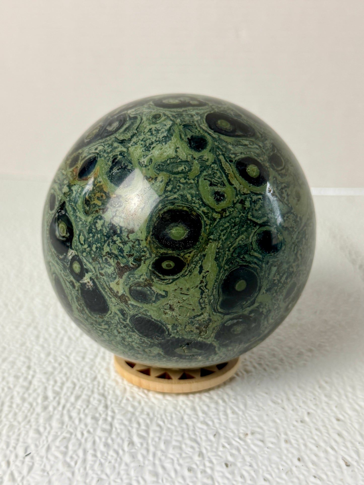 Old Stock Kambaba Jasper Sphere (1,400g / 3.08 lbs) – High-Density Fossilized Stromatolite Eye Pattern