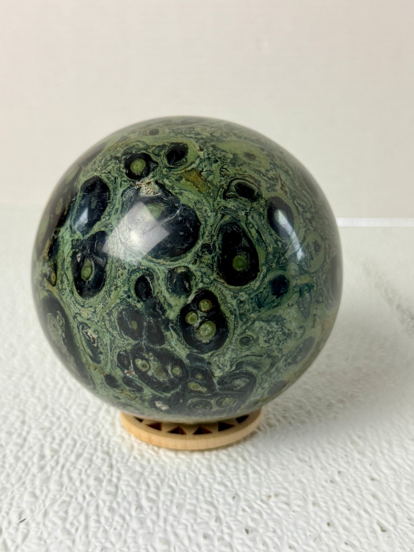 Old Stock Kambaba Jasper Sphere (1,400g / 3.08 lbs) – High-Density Fossilized Stromatolite Eye Pattern