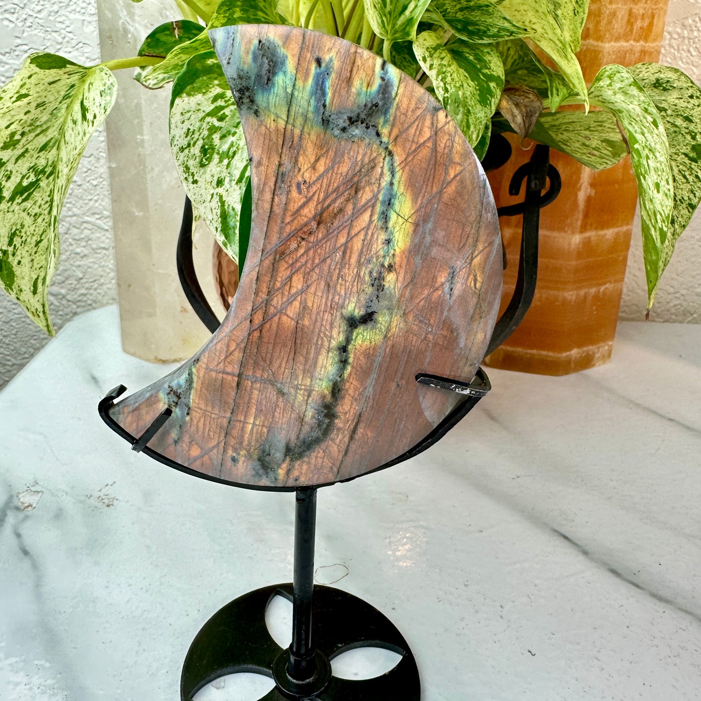 Sunset Flash Labradorite Crescent Moon on Custom Stand
🌙 Mystical Protection • Solar Energy • Cosmic Insight