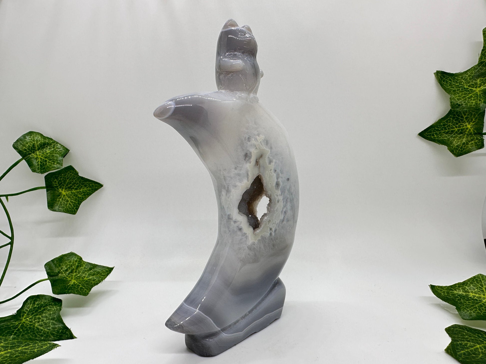 DRUZY Banded Blue Agate Crescent Moon Cat Carving (A) Druzy Agate, Cat Figurine, Cat Lovers, Cat Gift, Crystal Moon, Crescent Moon, Gift