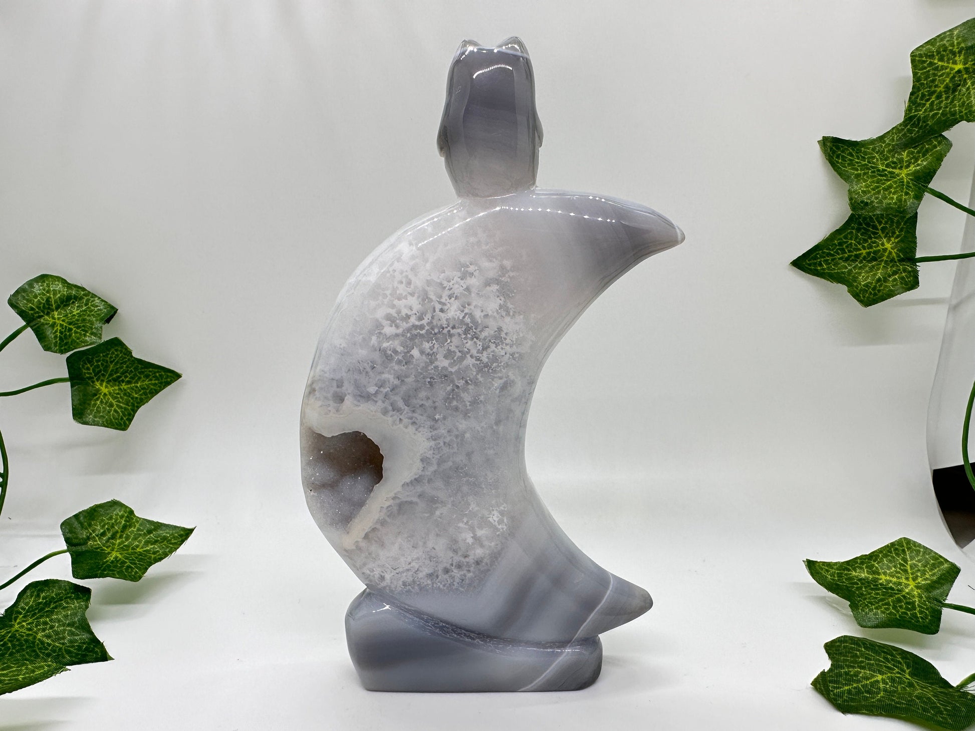 DRUZY Banded Blue Agate Crescent Moon Cat Carving (A) Druzy Agate, Cat Figurine, Cat Lovers, Cat Gift, Crystal Moon, Crescent Moon, Gift