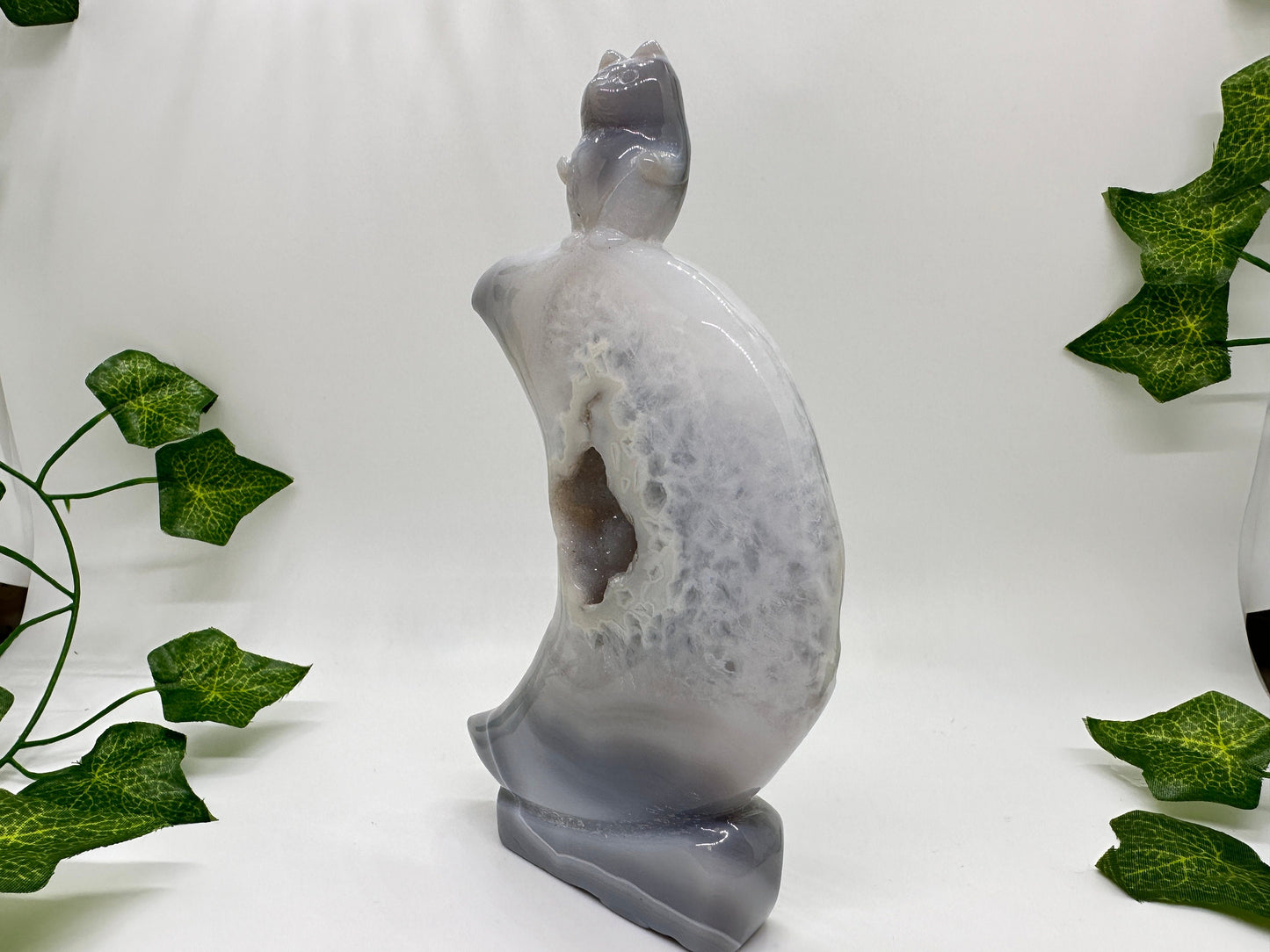 DRUZY Banded Blue Agate Crescent Moon Cat Carving (A) Druzy Agate, Cat Figurine, Cat Lovers, Cat Gift, Crystal Moon, Crescent Moon, Gift