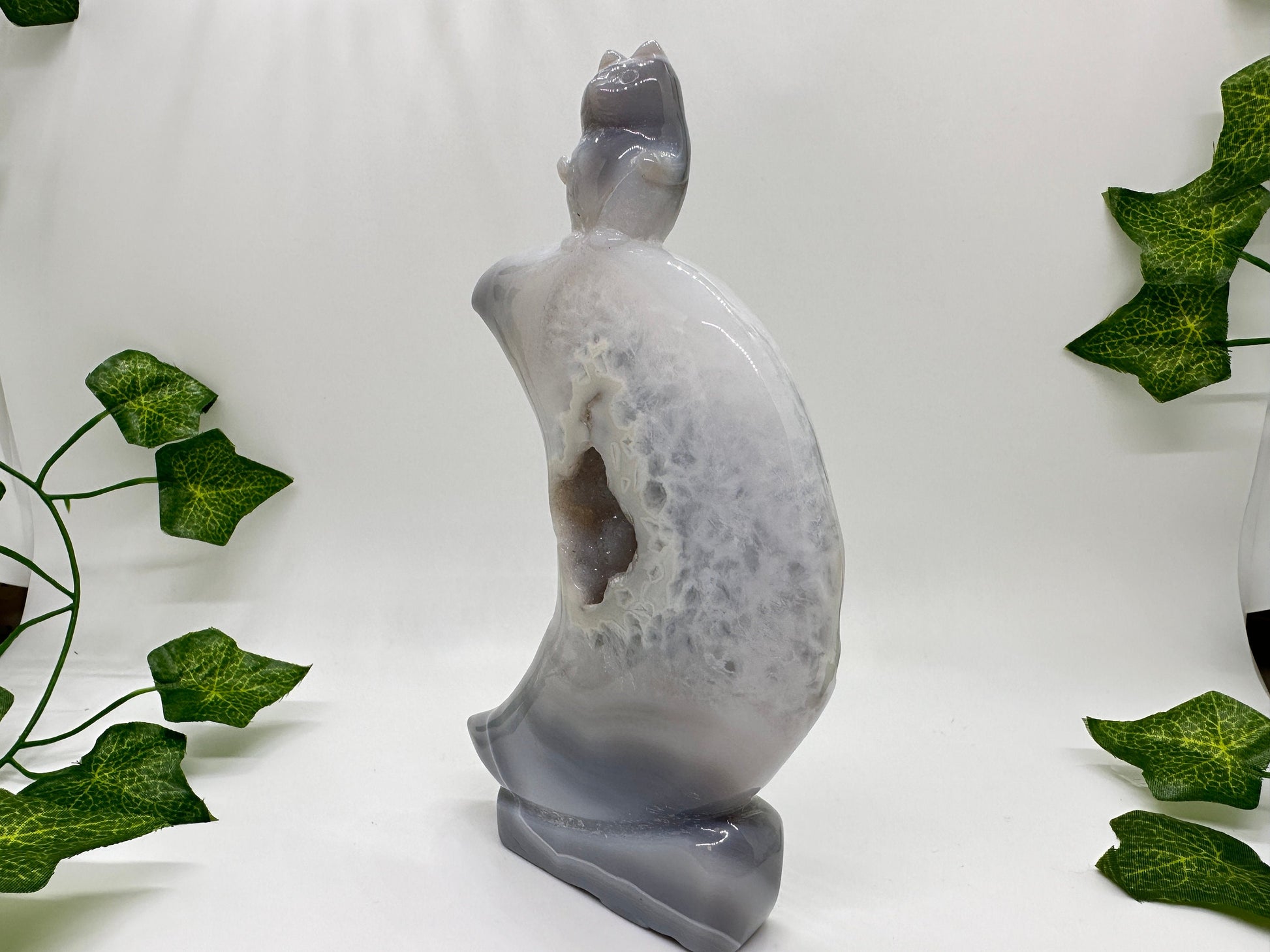 DRUZY Banded Blue Agate Crescent Moon Cat Carving (A) Druzy Agate, Cat Figurine, Cat Lovers, Cat Gift, Crystal Moon, Crescent Moon, Gift