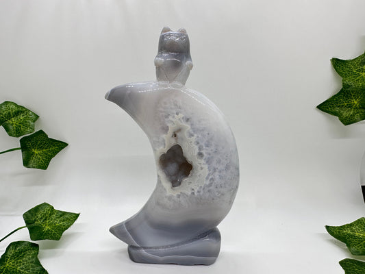 DRUZY Banded Blue Agate Crescent Moon Cat Carving (A) Druzy Agate, Cat Figurine, Cat Lovers, Cat Gift, Crystal Moon, Crescent Moon, Gift