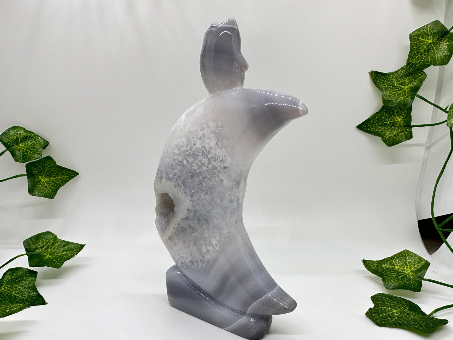DRUZY Banded Blue Agate Crescent Moon Cat Carving (A) Druzy Agate, Cat Figurine, Cat Lovers, Cat Gift, Crystal Moon, Crescent Moon, Gift