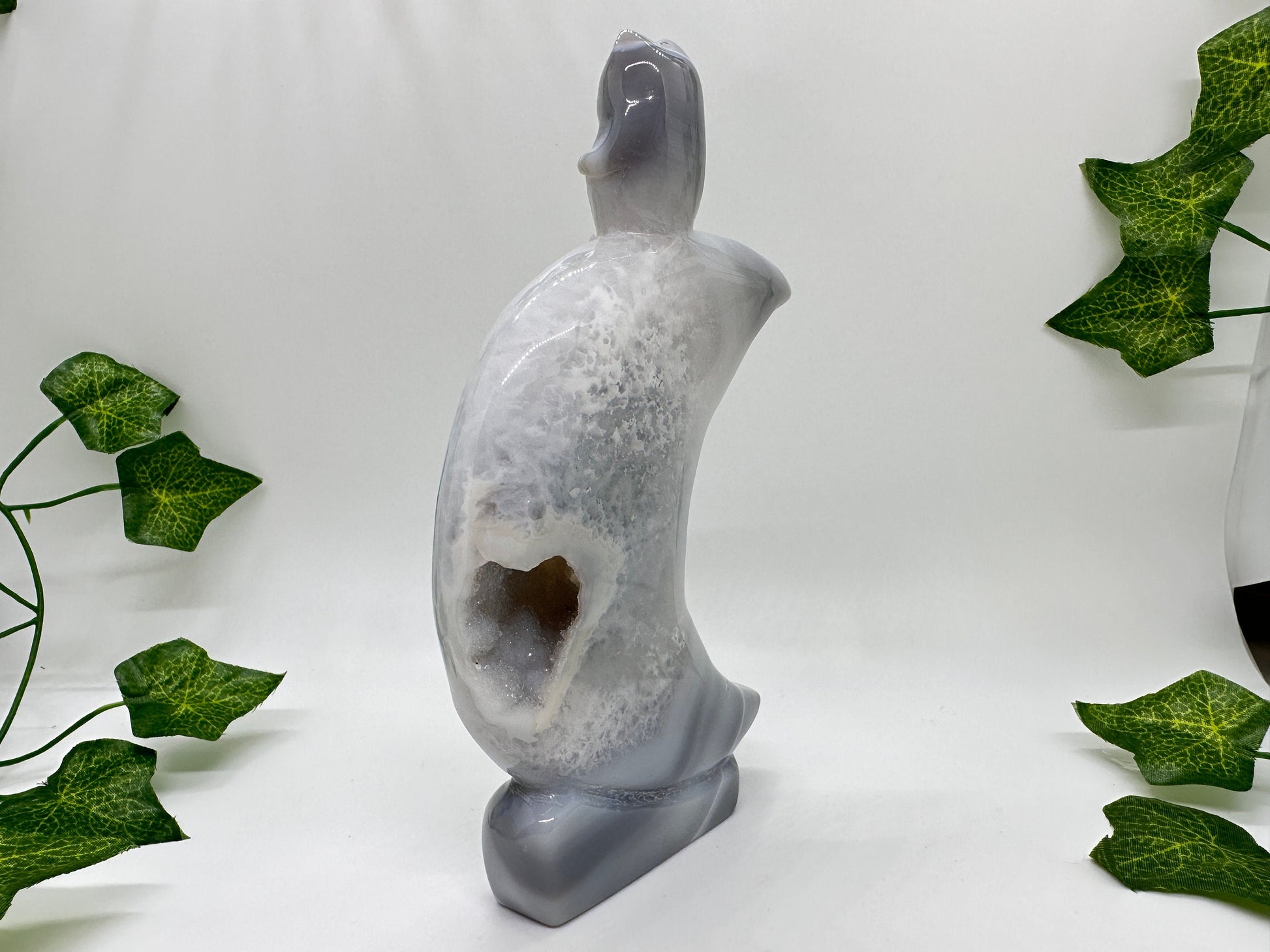 DRUZY Banded Blue Agate Crescent Moon Cat Carving (A) Druzy Agate, Cat Figurine, Cat Lovers, Cat Gift, Crystal Moon, Crescent Moon, Gift